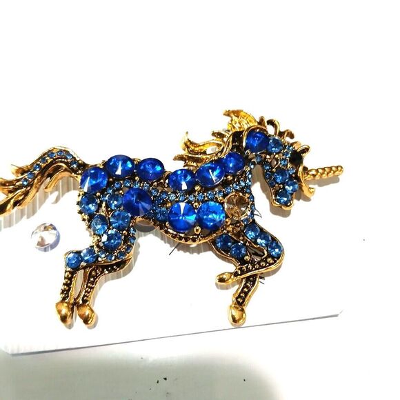 Beautiful New Blue Rhinestone Crystal Unicorn Brooch Pin. - Picture 3 of 3